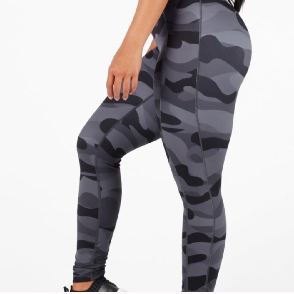 Ethos Athletic Leggings Black and Gray Camo -Large